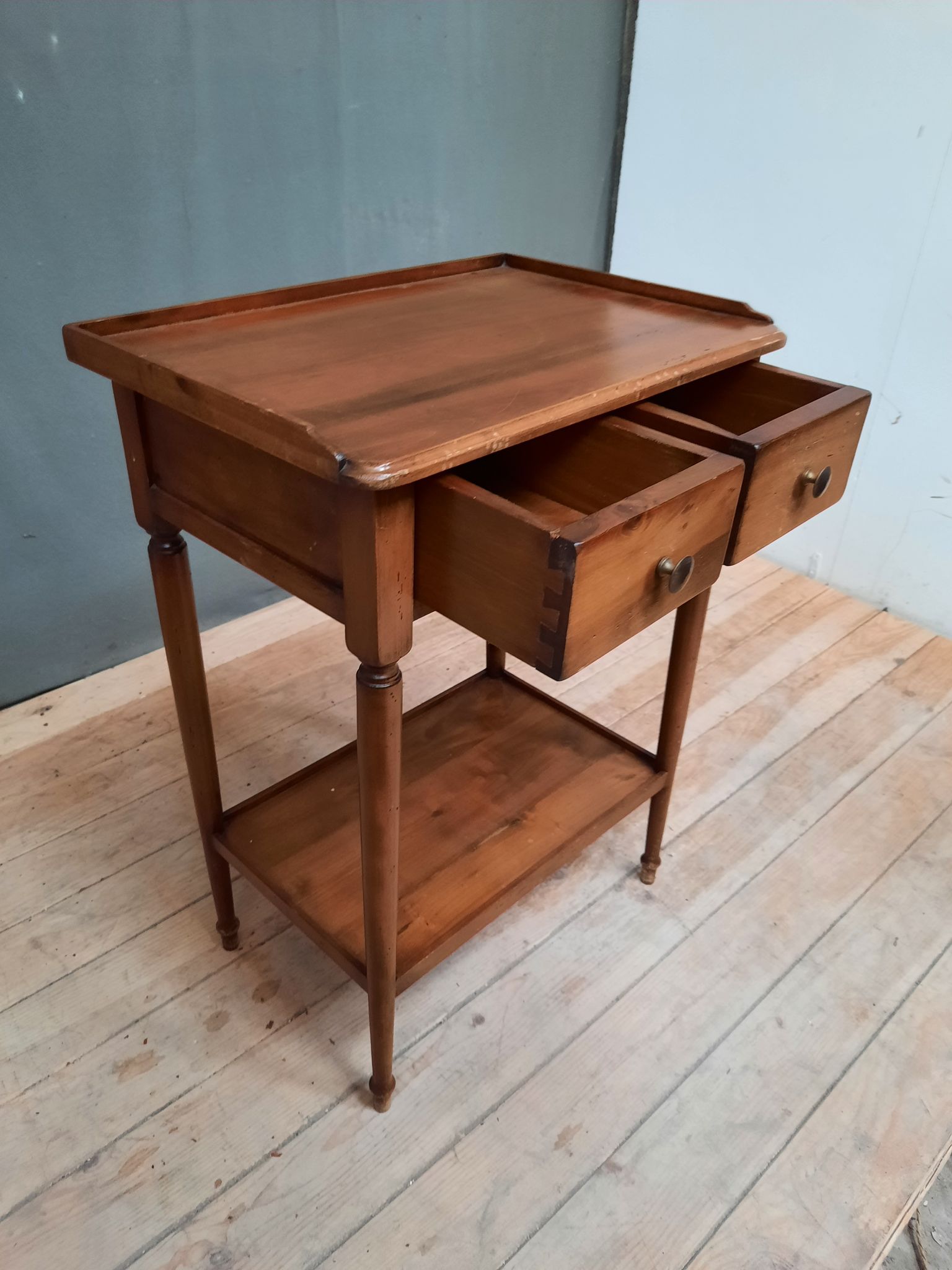 Table d'appoint à  2 tiroirs