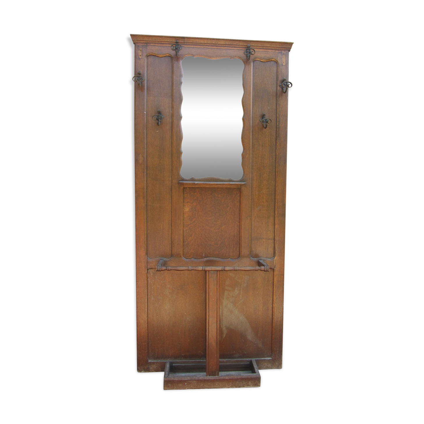 Locker room wall Tavern