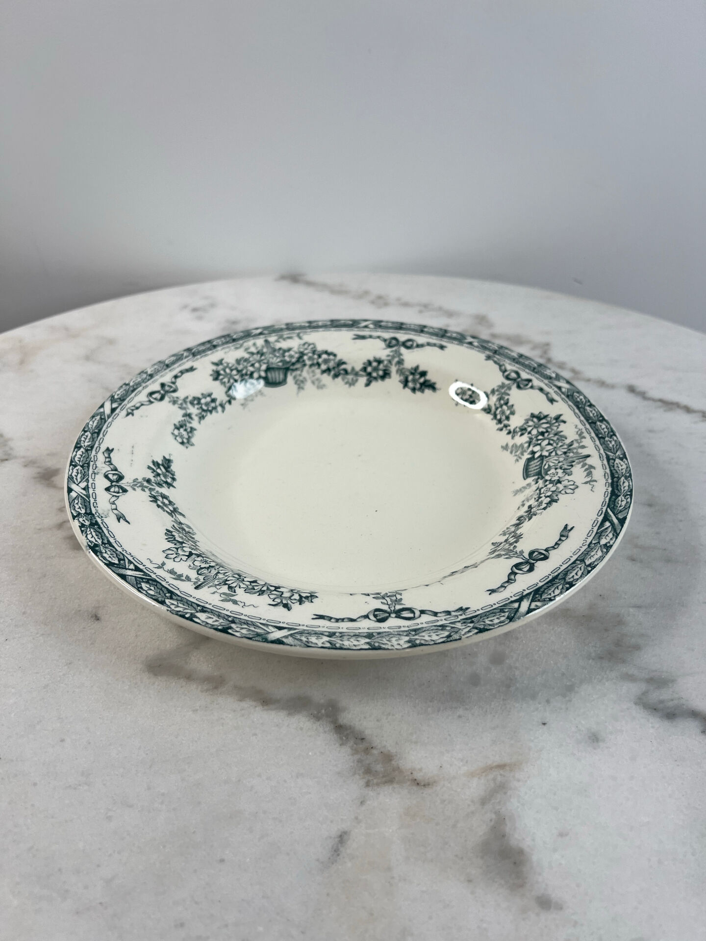 Set of 19 deep plates in ironstone Ninon 24cm