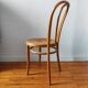 Chaise bistrot ancienne en bois blond courbé et cannage