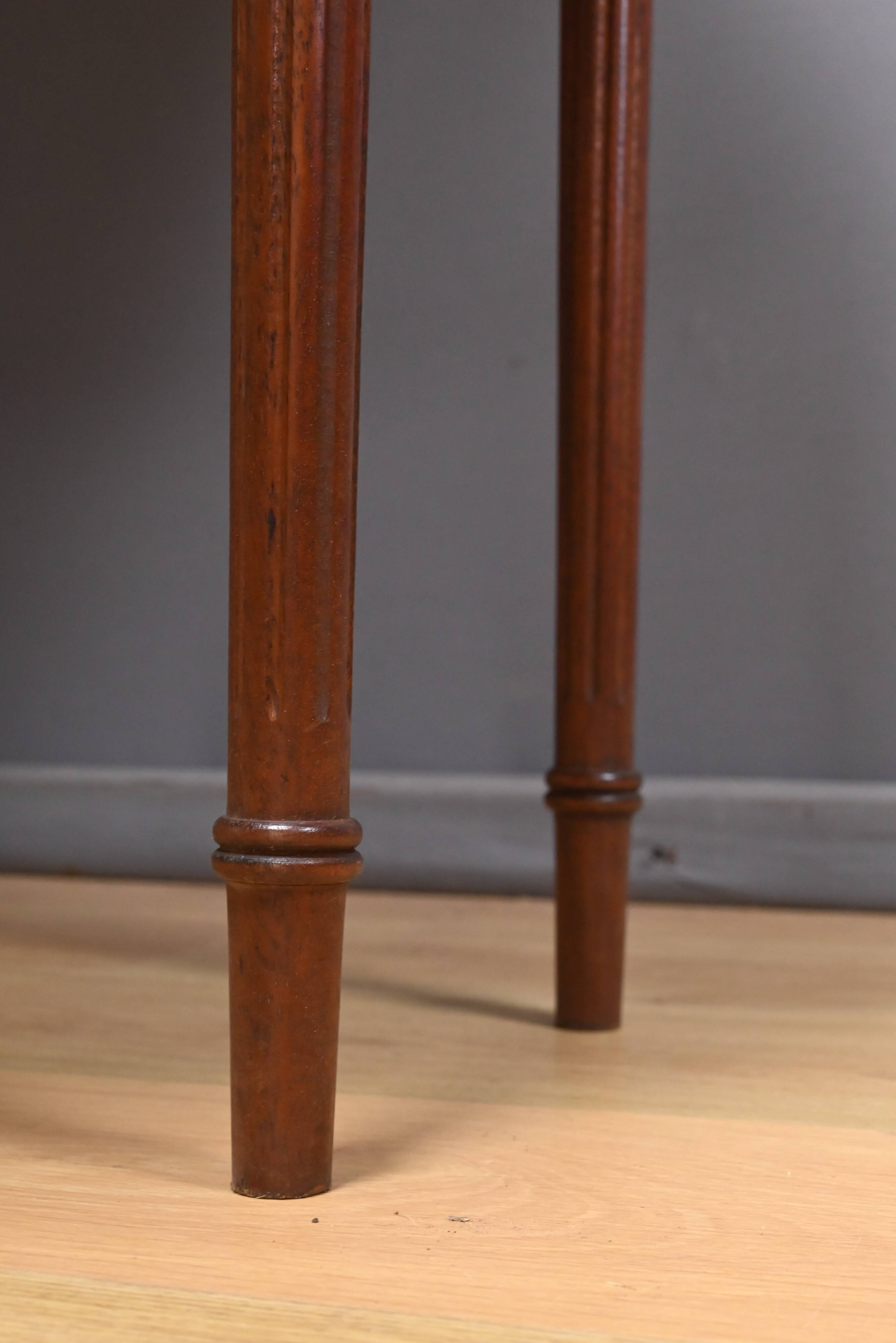English Style Mahogany Extendable Pedestal Table - 1960