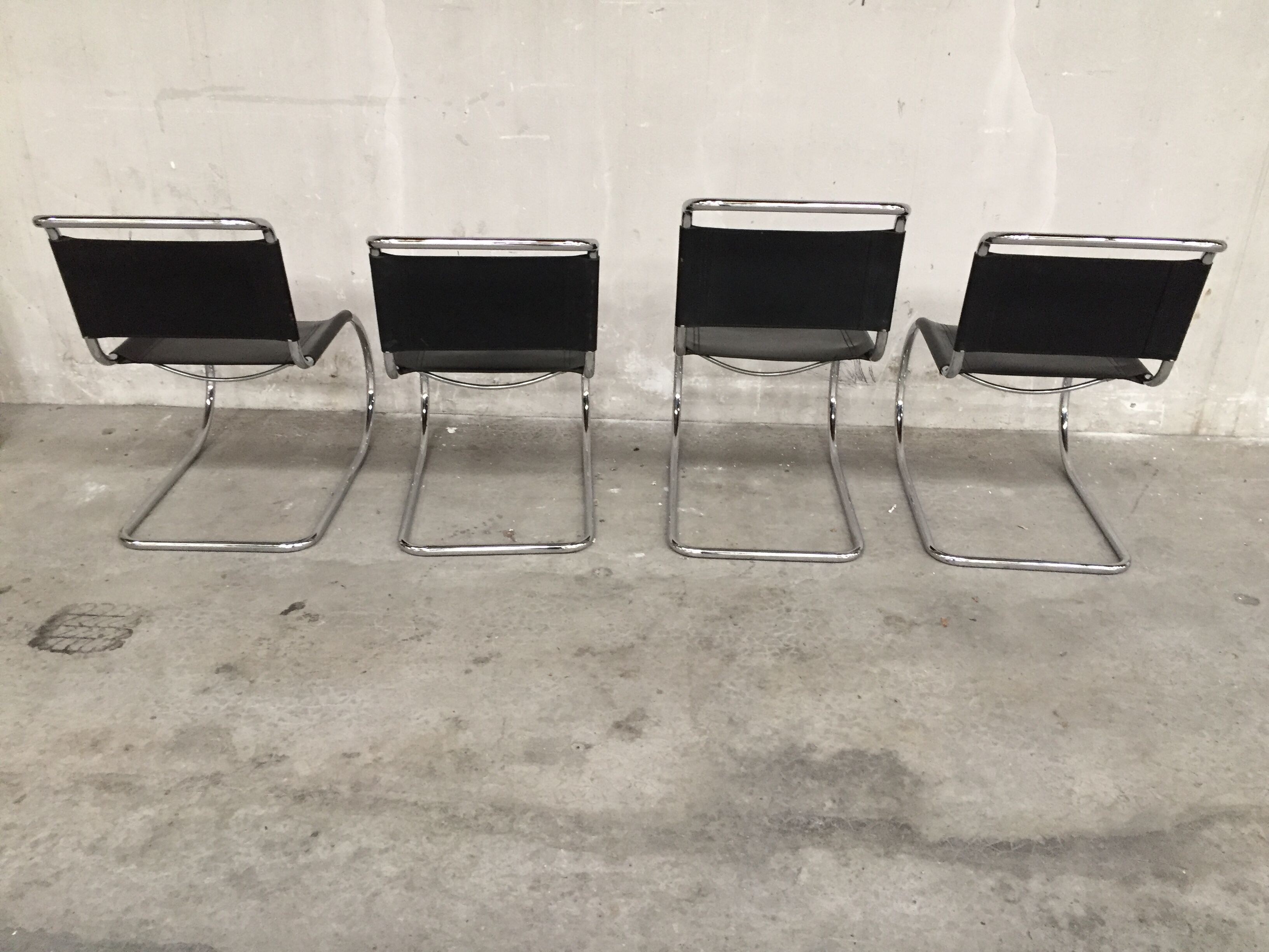 Set of 4 black leather chairs by Ludwig Mies Van Der Rohe