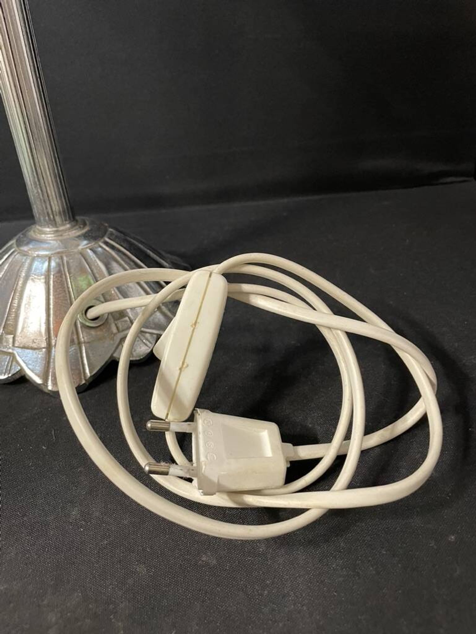 Art Deco table lamp – Silver bronze & pressed/molded glass