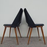 2 chaises en skaï noir pieds compas Louis Paolozzi