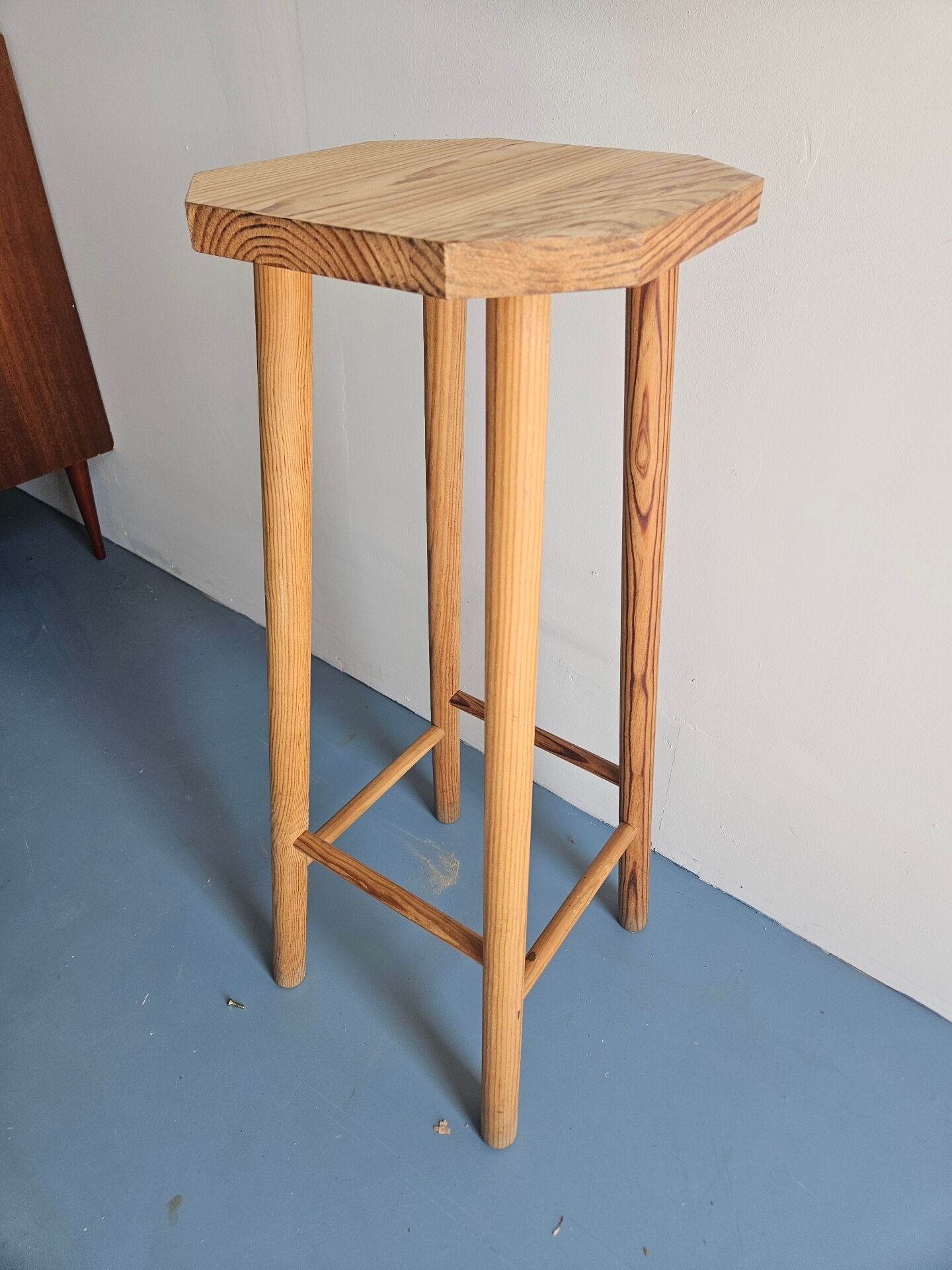 Tabouret haut en bois