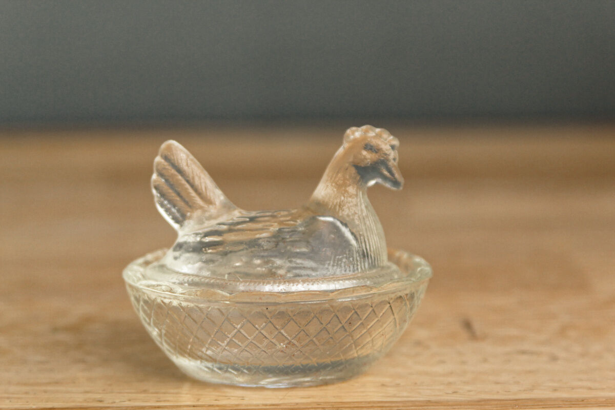 Pair of "chicken" salerons made of molded glass