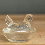 Paire de salerons "poules" en verre moulé