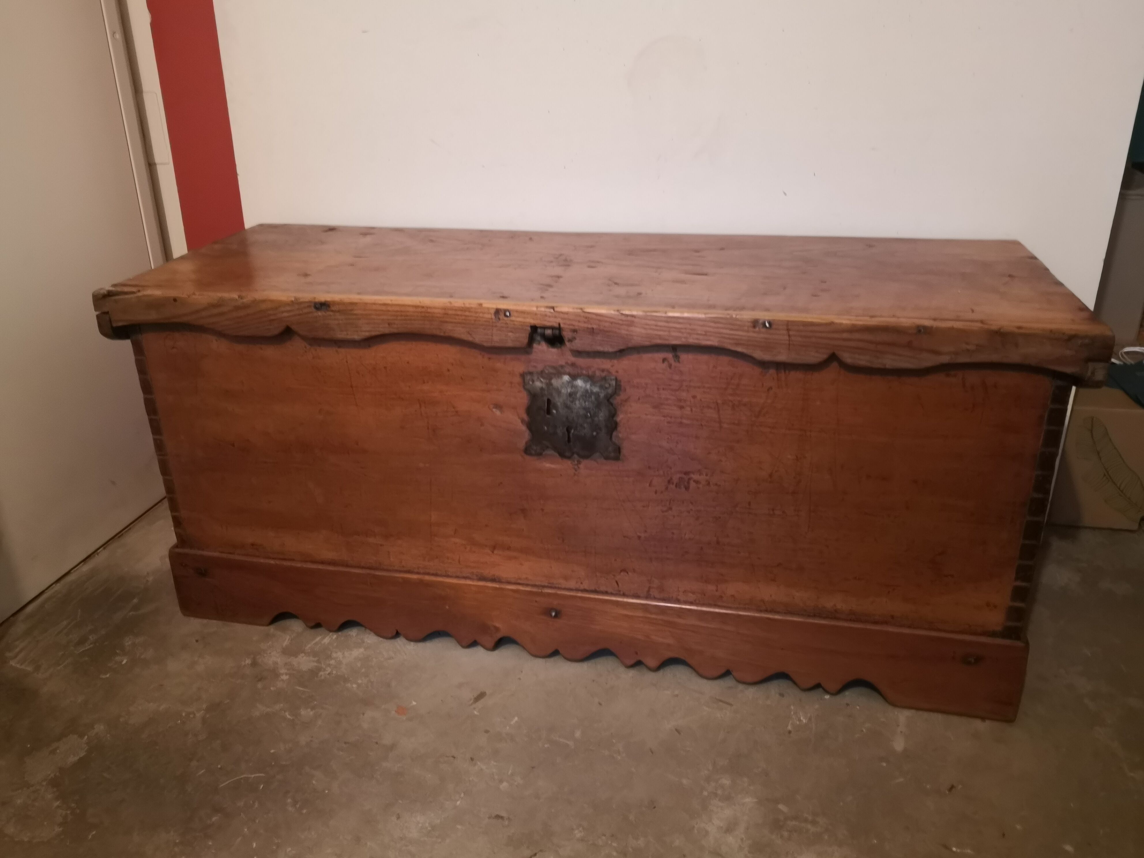 Solid wood chest