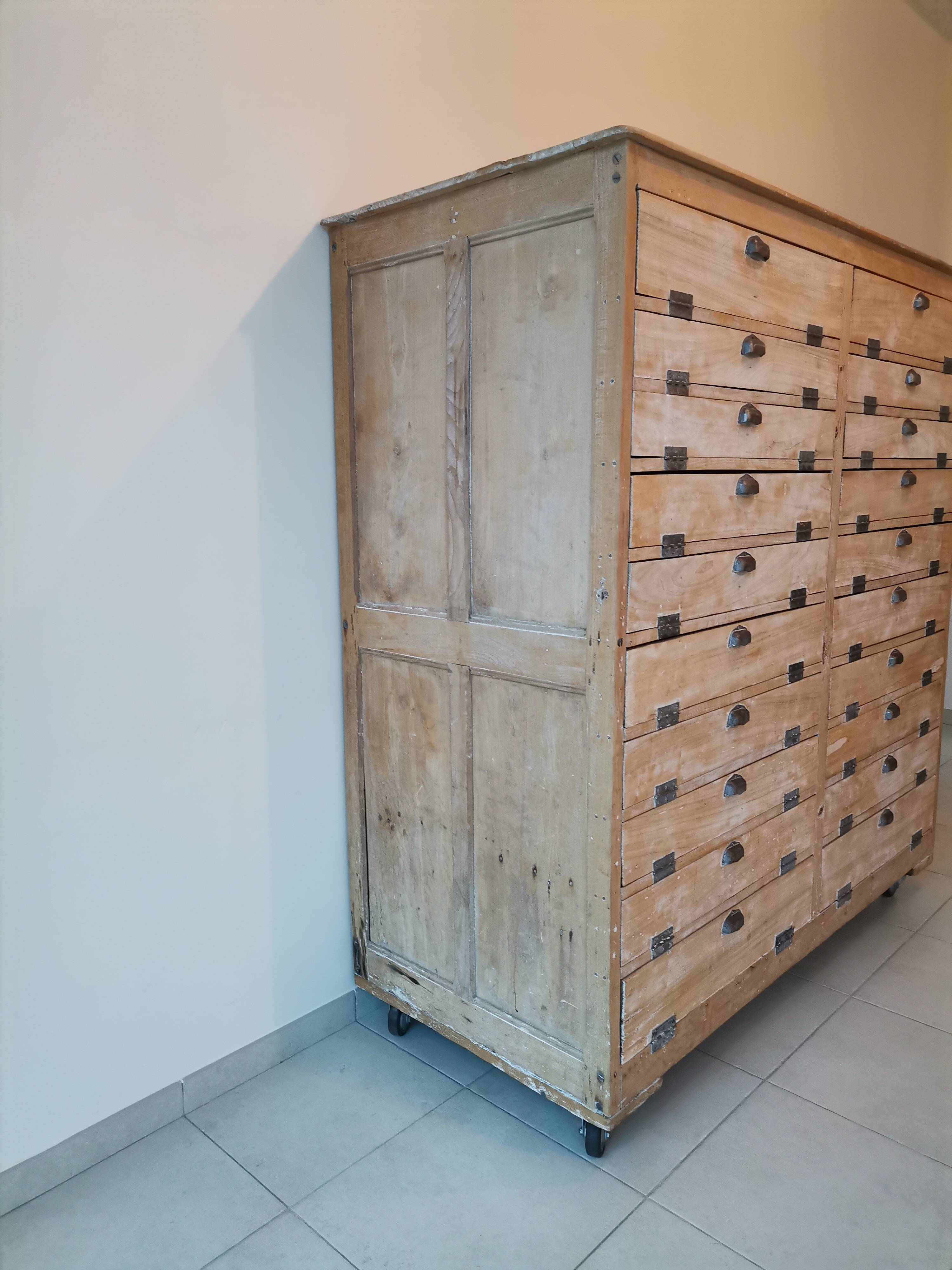 Trade furniture: baker's furniture