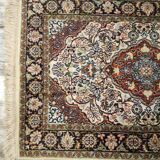 Tapis persan fait main en laine et soie