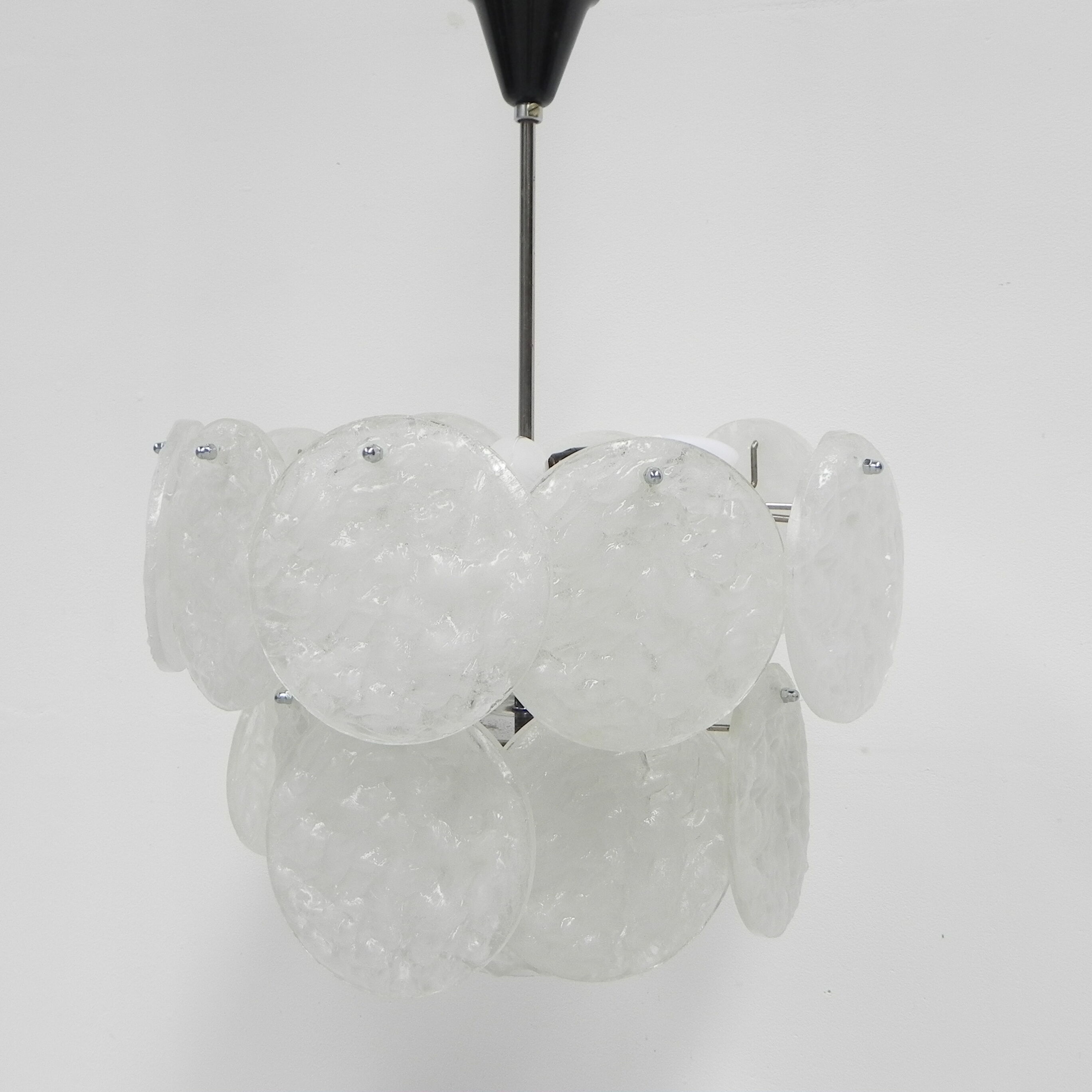 Frosted ice hanging lamp with 18 plastic discs
