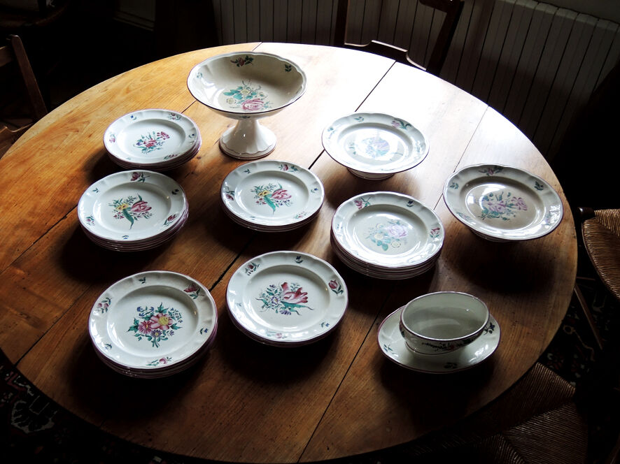 Former tableware service of the societe ceramique mastricht