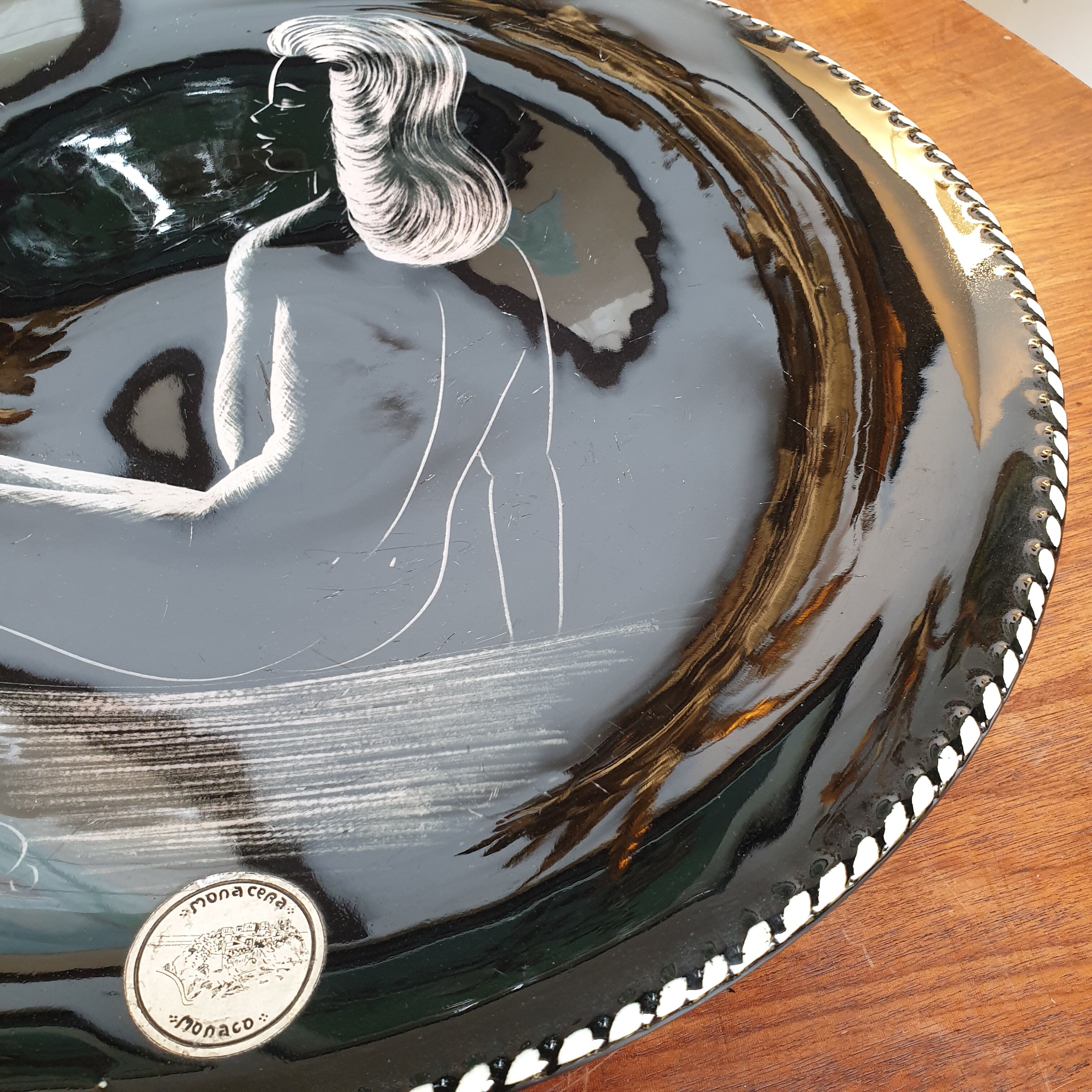 Ceramic dish nu feminine on black background