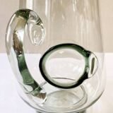 Cooling carafe with ice cube container
