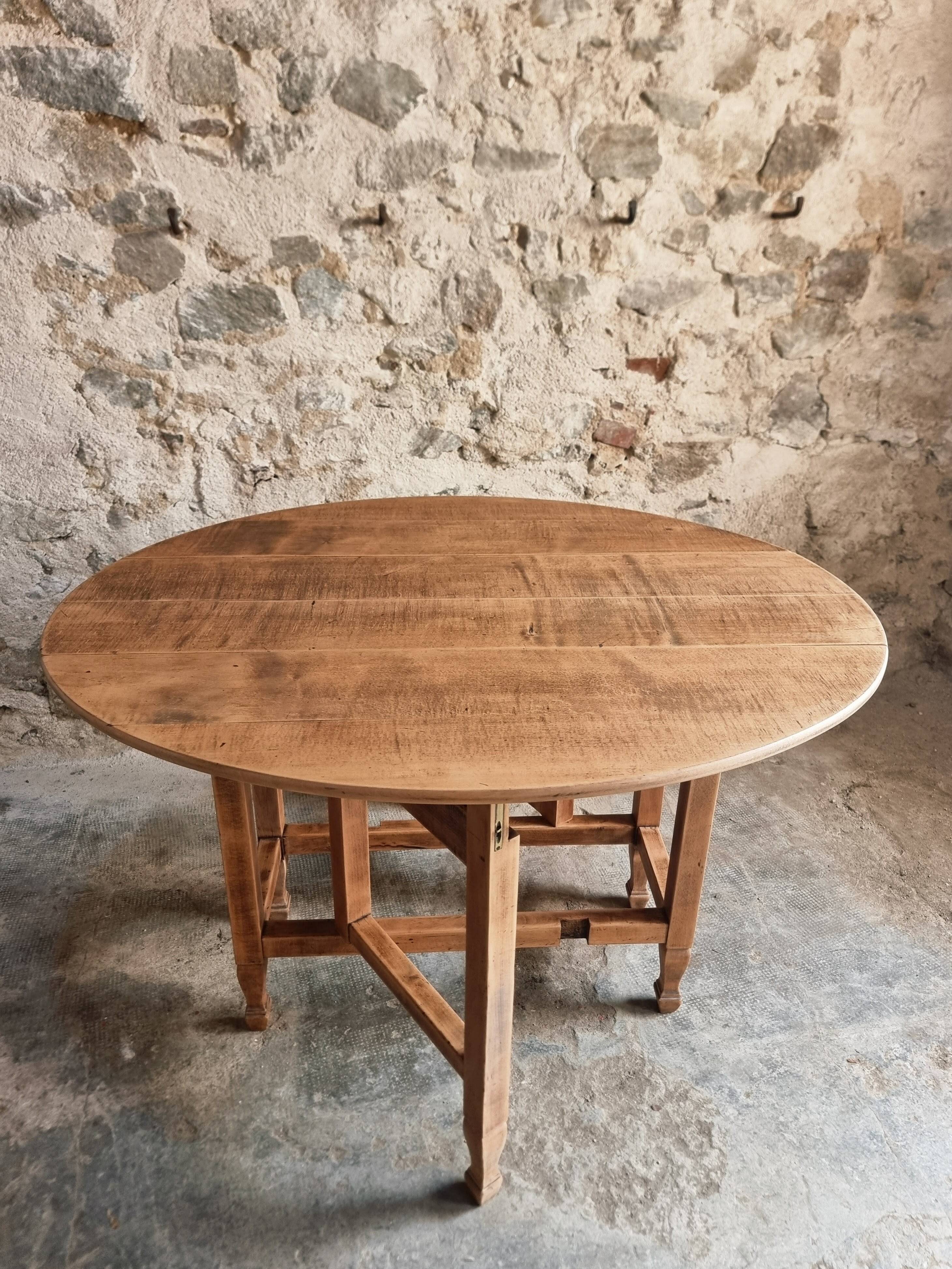 Vintage French drop-leaf table – Oval dining table, circa 1930–1950