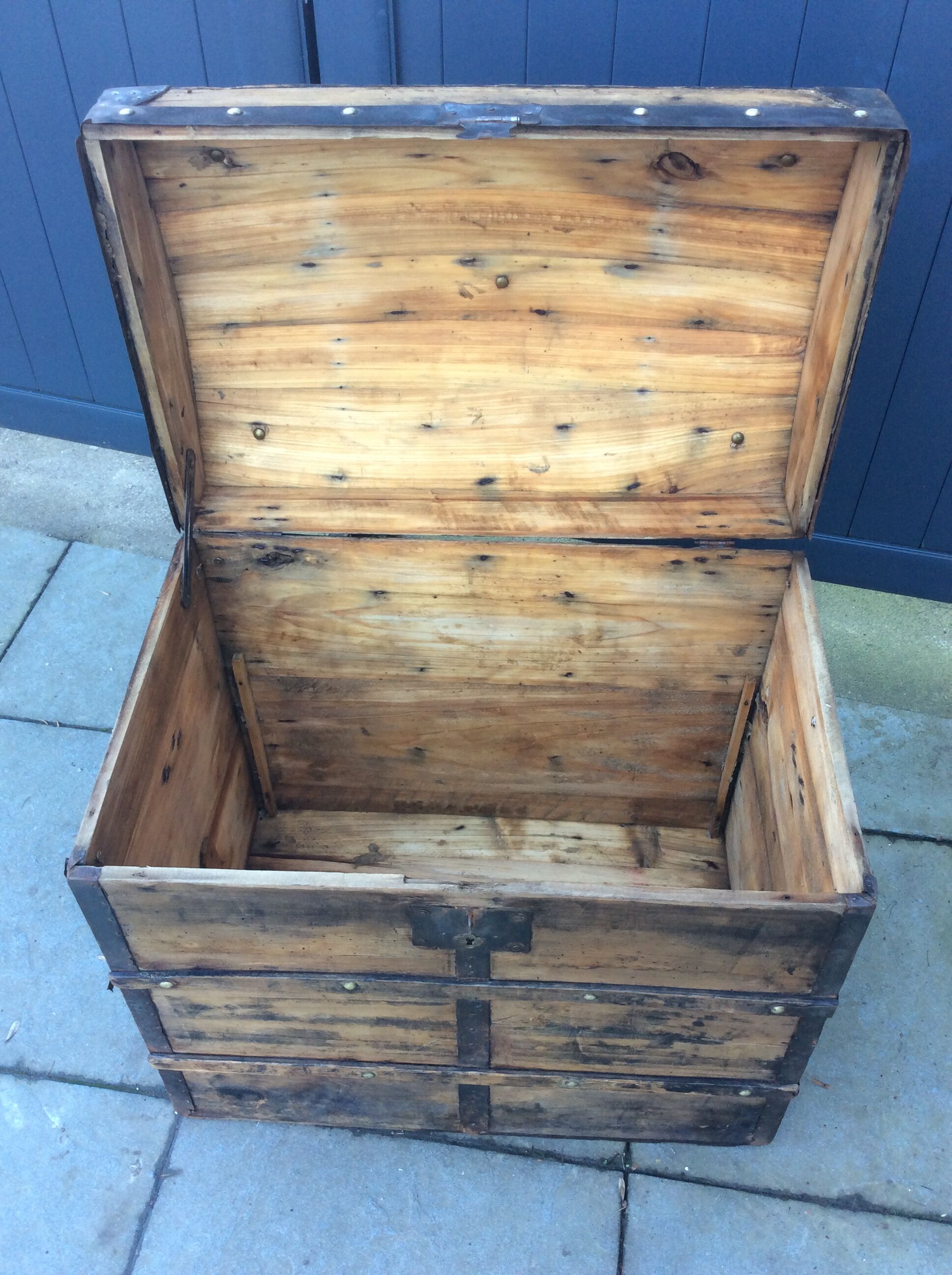 Storage trunk 19 th