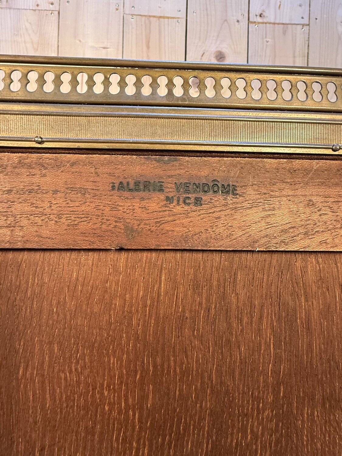 Paire de chevets de style Louis XVI marbre blanc