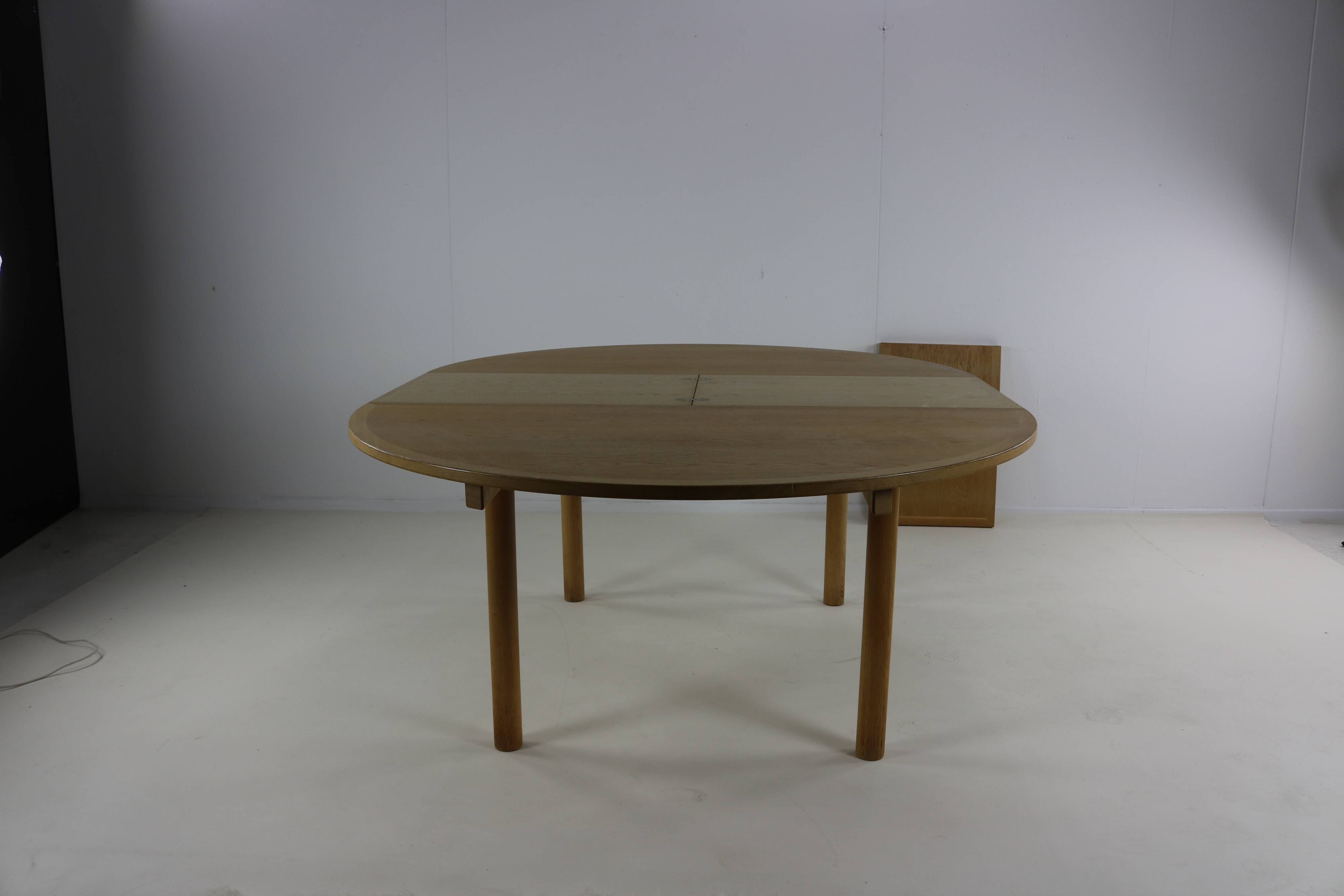 Large extendable dining table Børge Mogensen