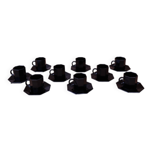 9 tasses à café et