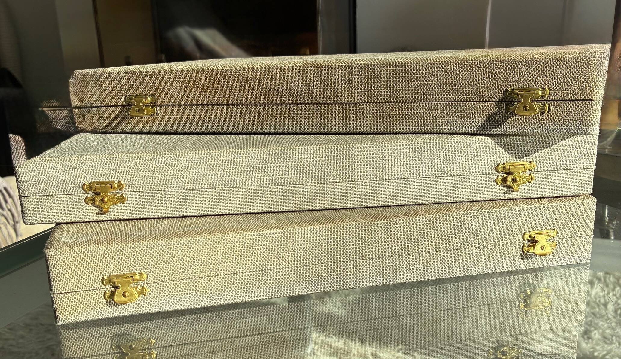 Golden metal dessert service