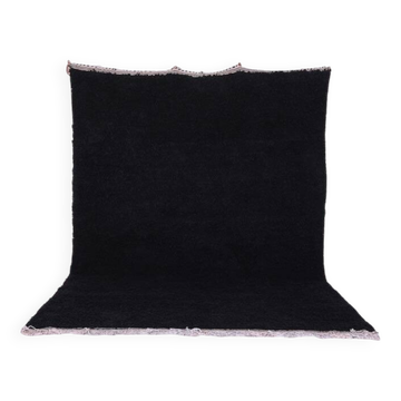 Tapis berbère en laine noir fait main taille 150 x 250 cm