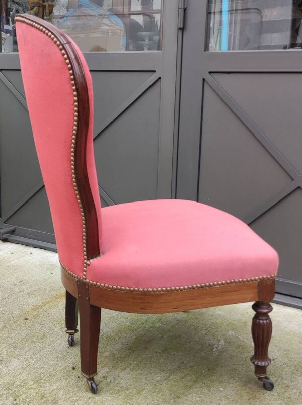 Ancienne Chaise basse Chauffeuse Rouge