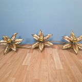 Large floral wall light in brass and gilded metal, Willy Daro, 1970.