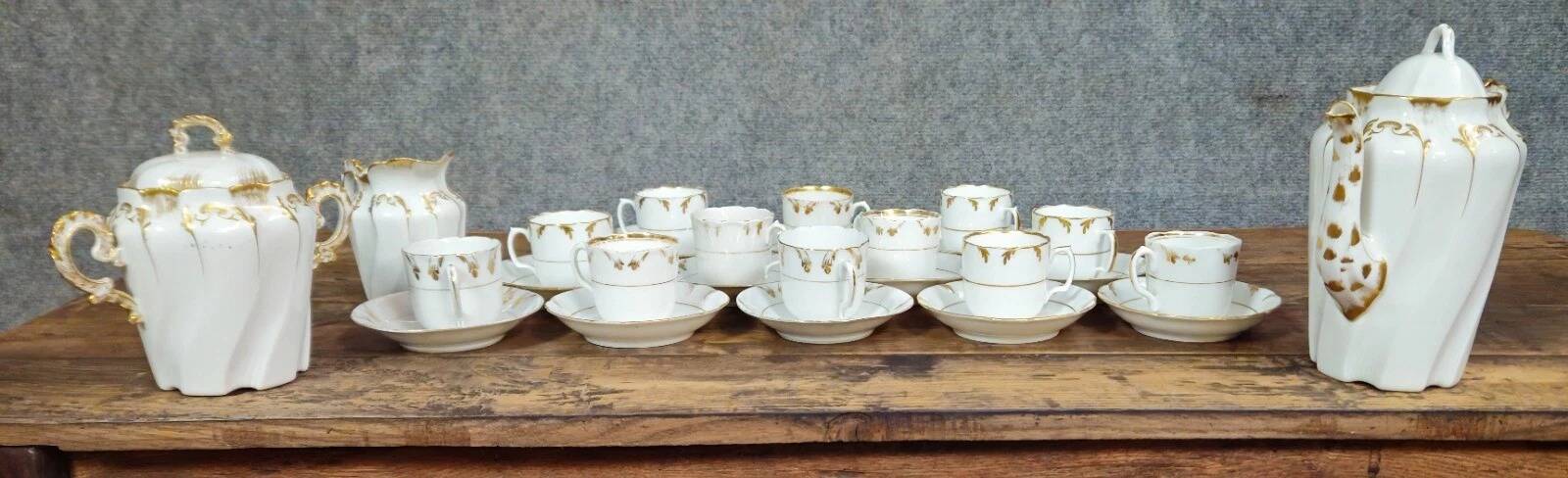 tea or coffee service in porcelain, Louis XV Rocaille style, 19th century