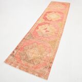 Tapis Couloir Vintage Turc, Rouge Corail, Brun Camel & Beige Géométrique