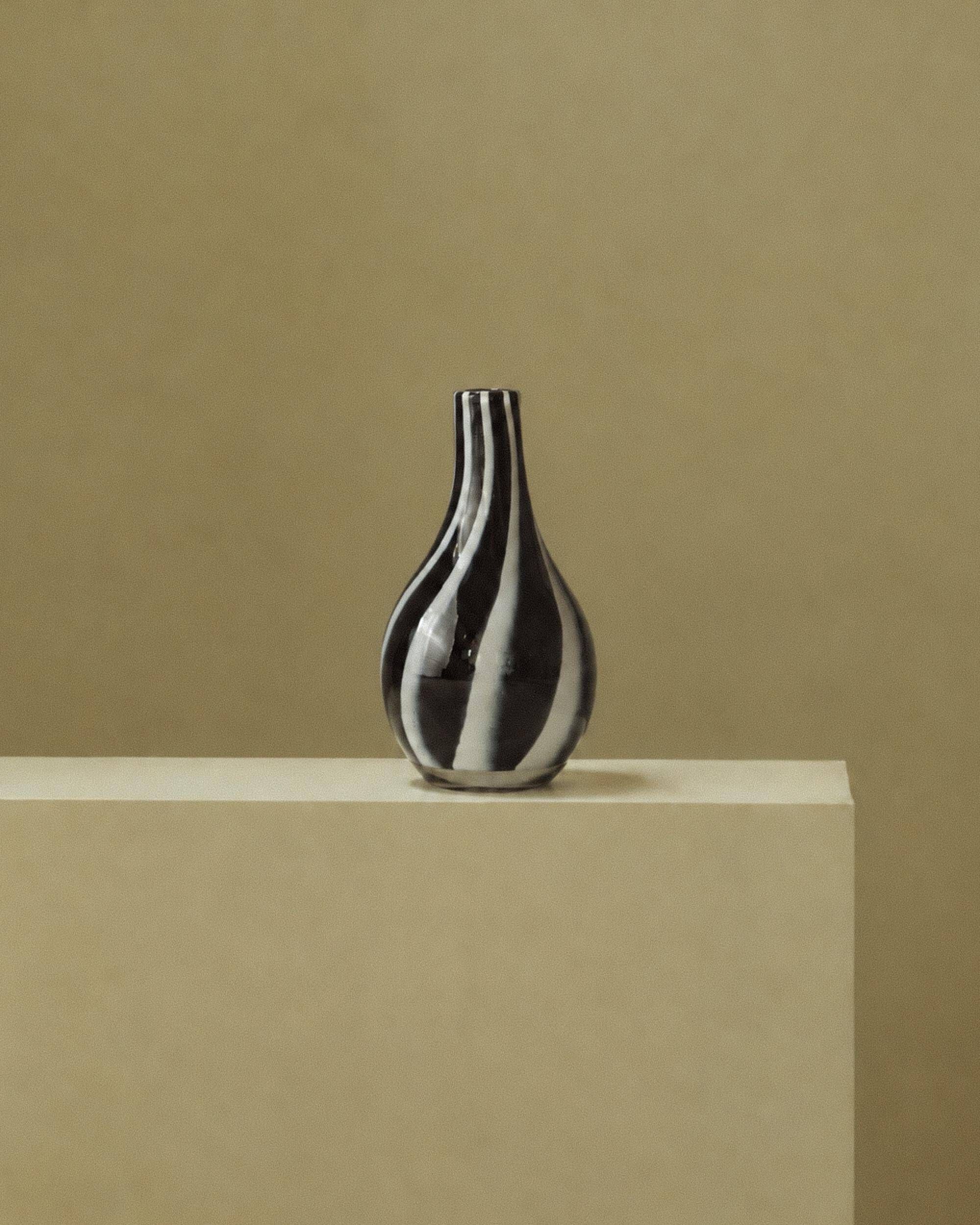 Vintage Murano glass vase from the 1980s, black and white swirl pattern, thick Italian art glass.