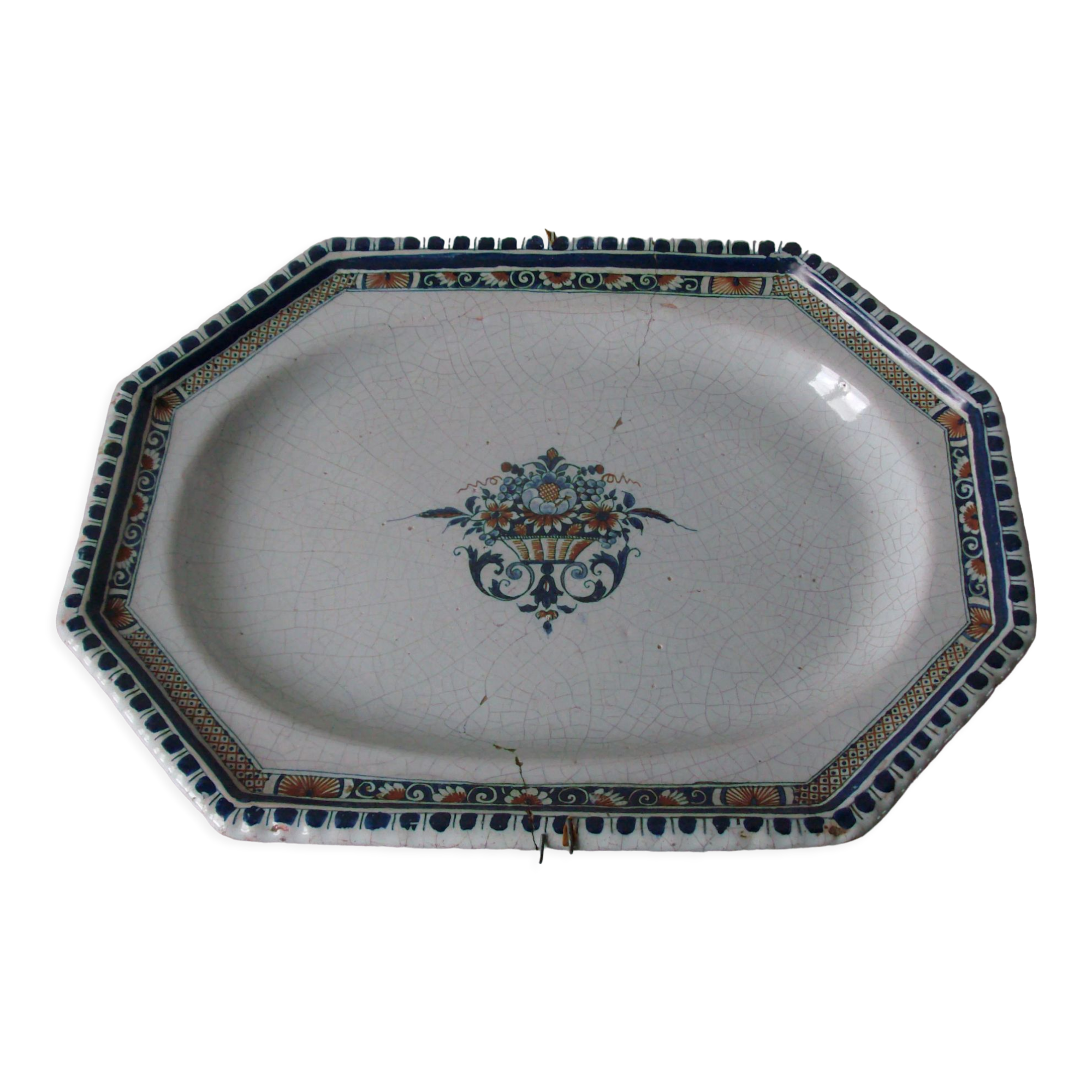 Earthenware dish of Rouen polychrome 18th wall mounting system