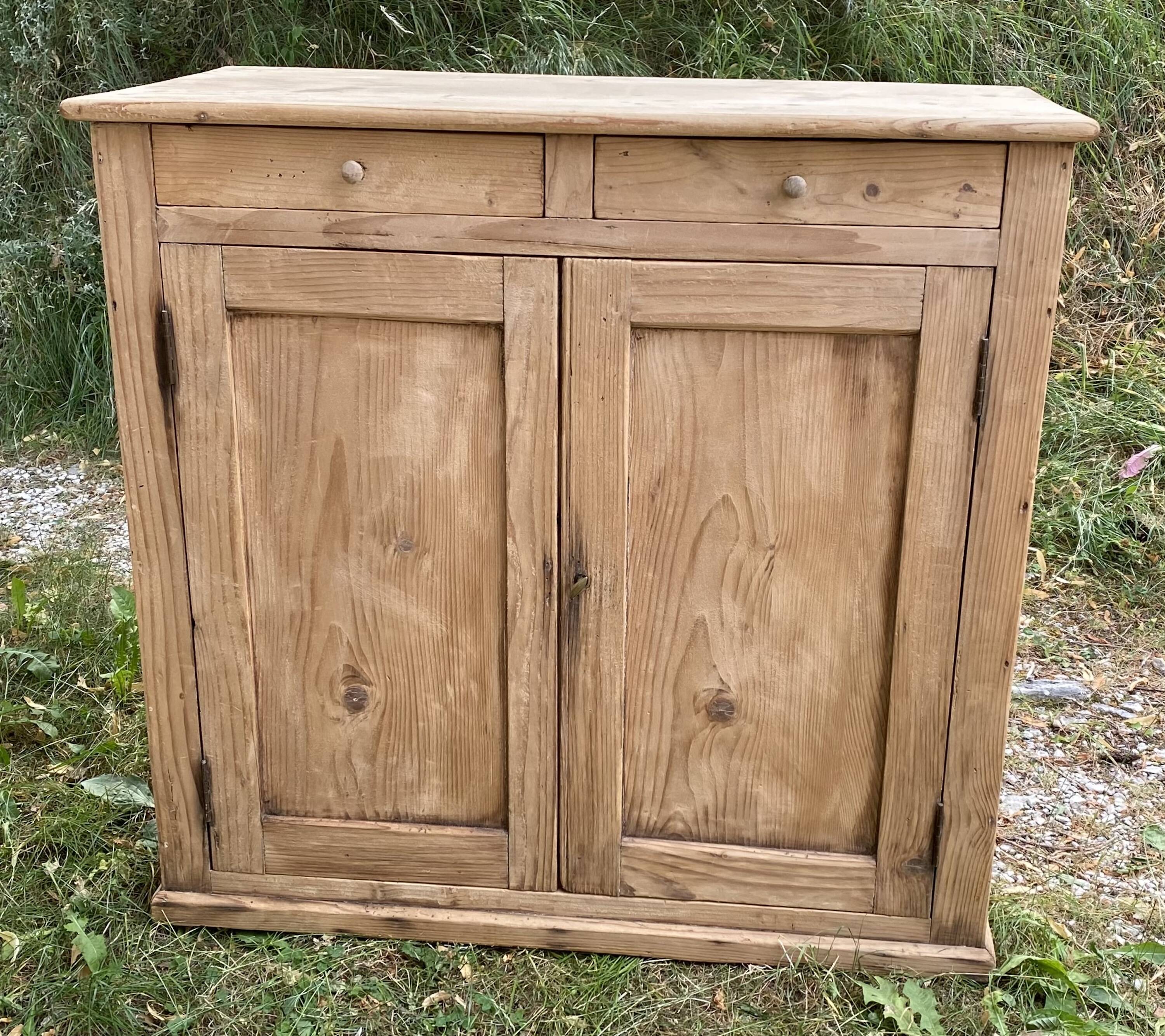 Small Parisian buffet with 2 doors and 2 drawers in light wood.