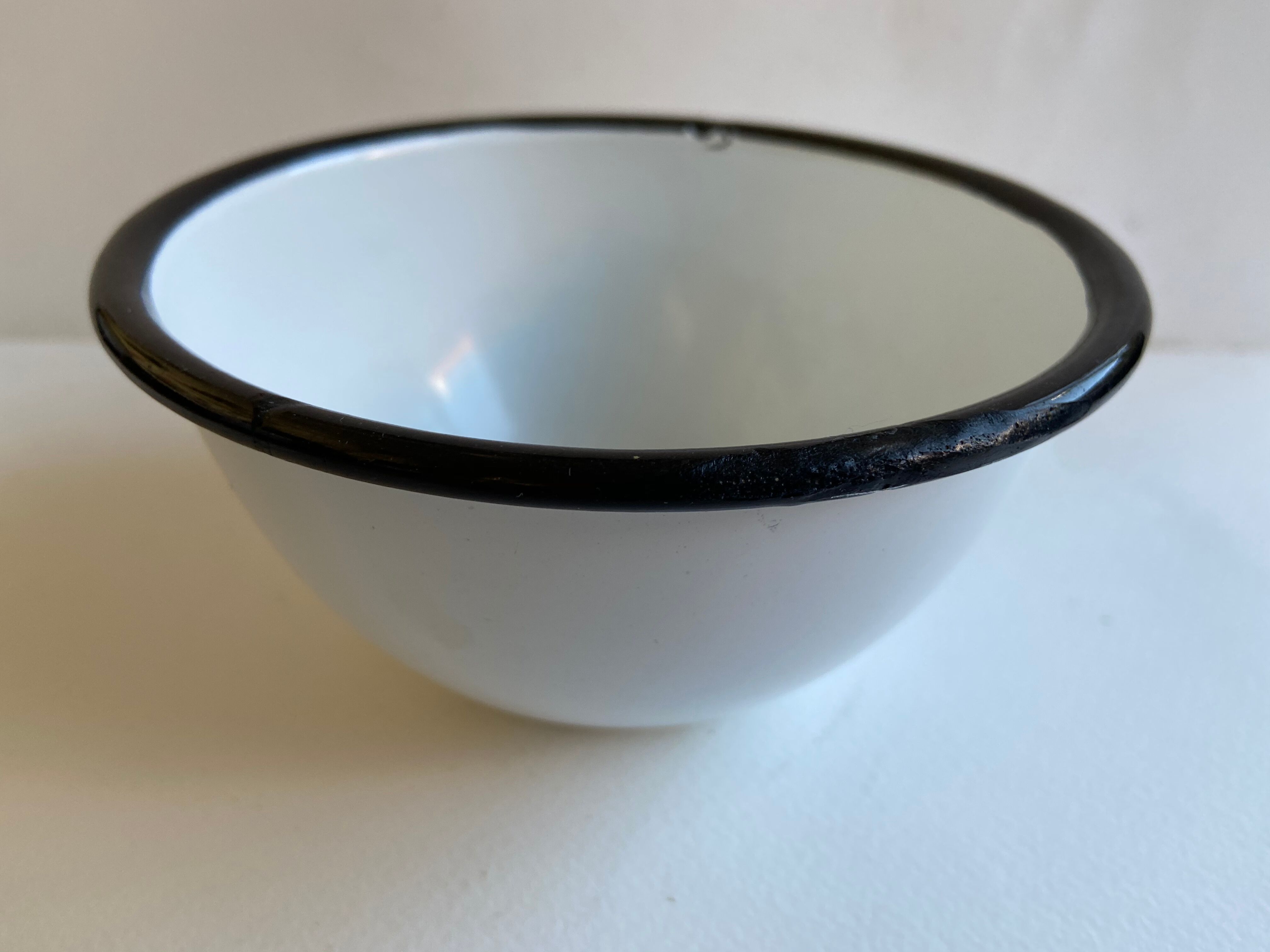 Set of 6 enamelled sheet bowls