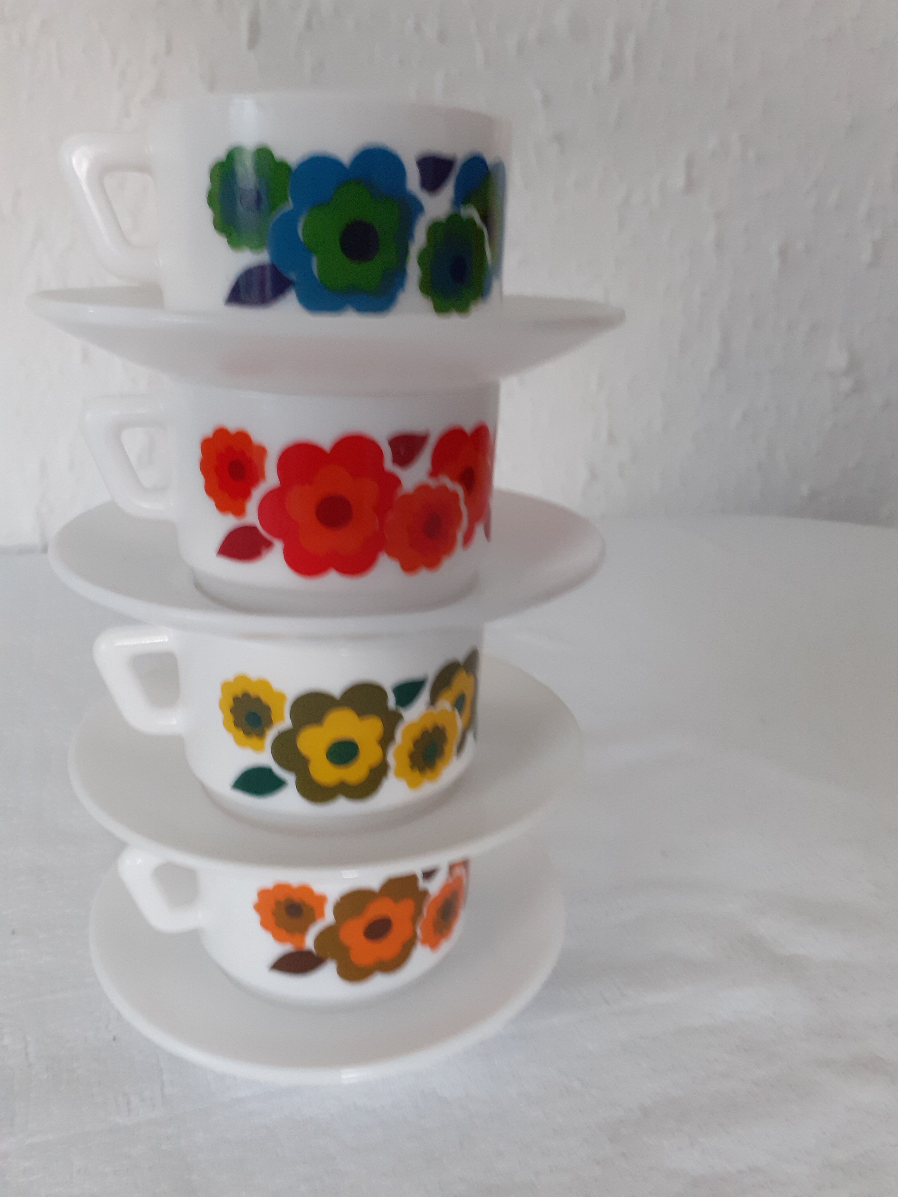 4 Cups LOTUS Arcopal yellow orange blue red vintage