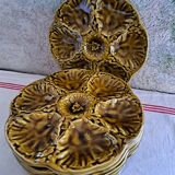 Suite of 8 Gien oyster plates
