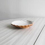 Two-tone shell-shaped bowl