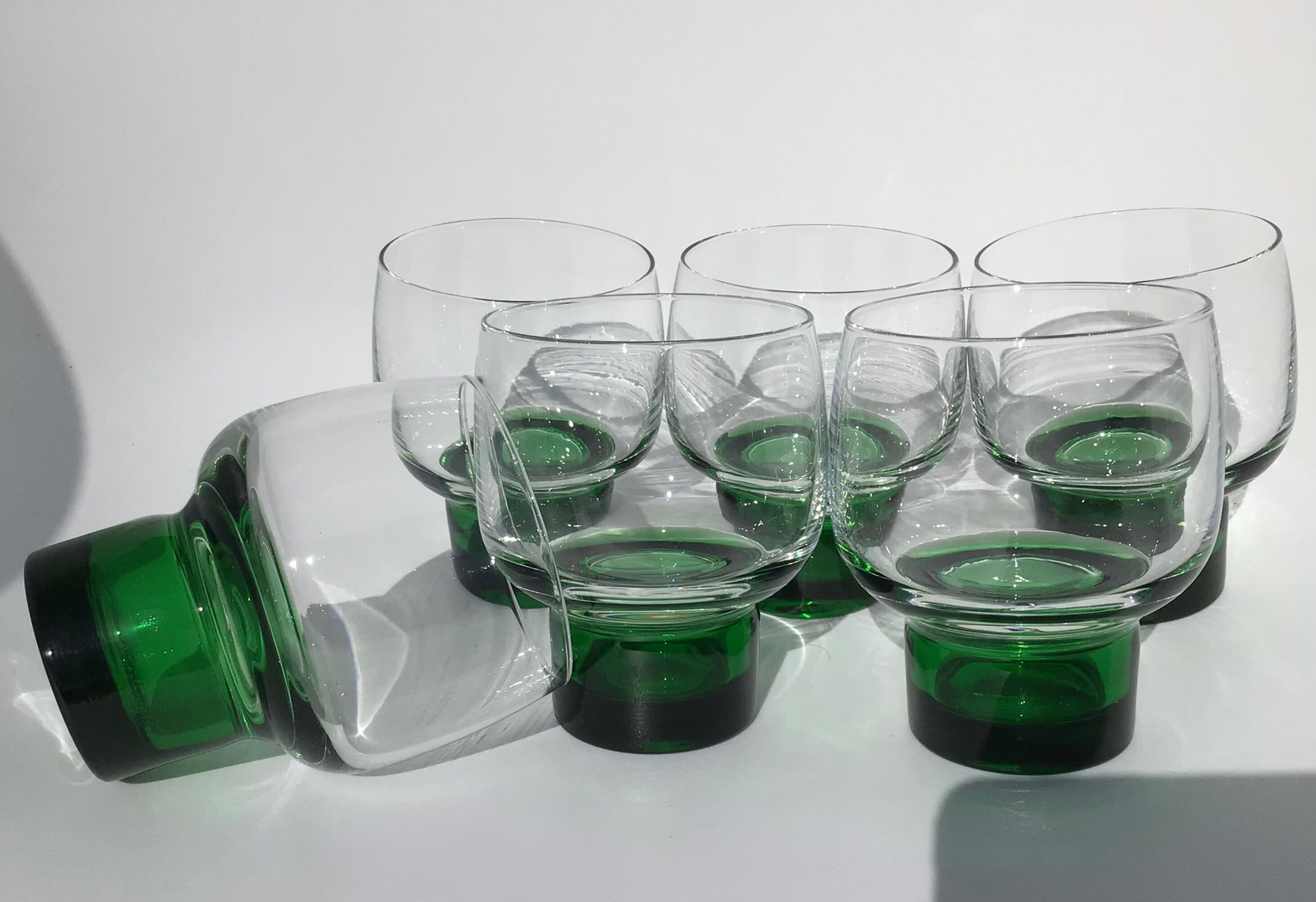 7 water glasses or wine hollow foot green glass diameter 8cm