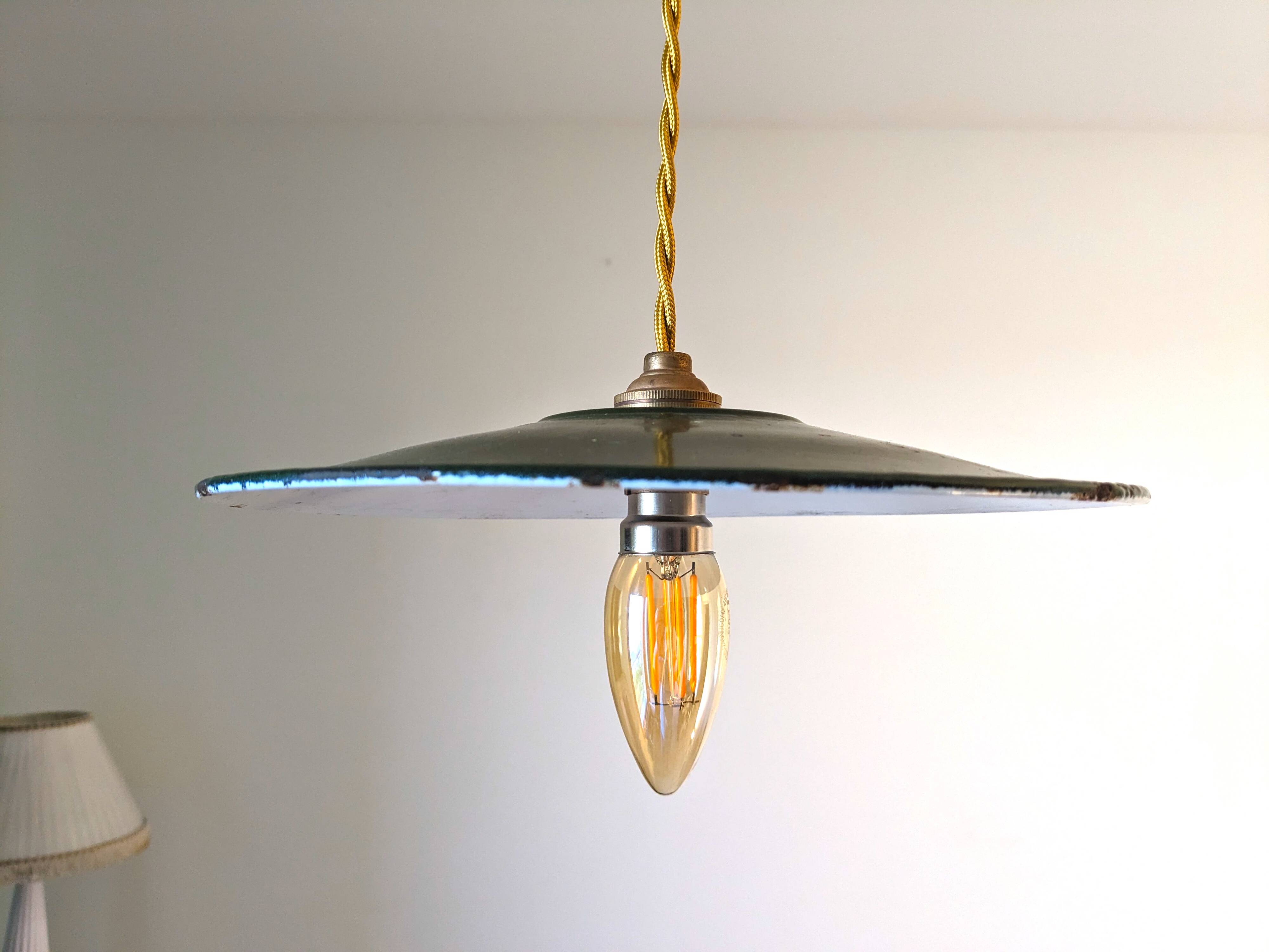 Vintage green enamelled metal suspension, antique industrial light fixture.