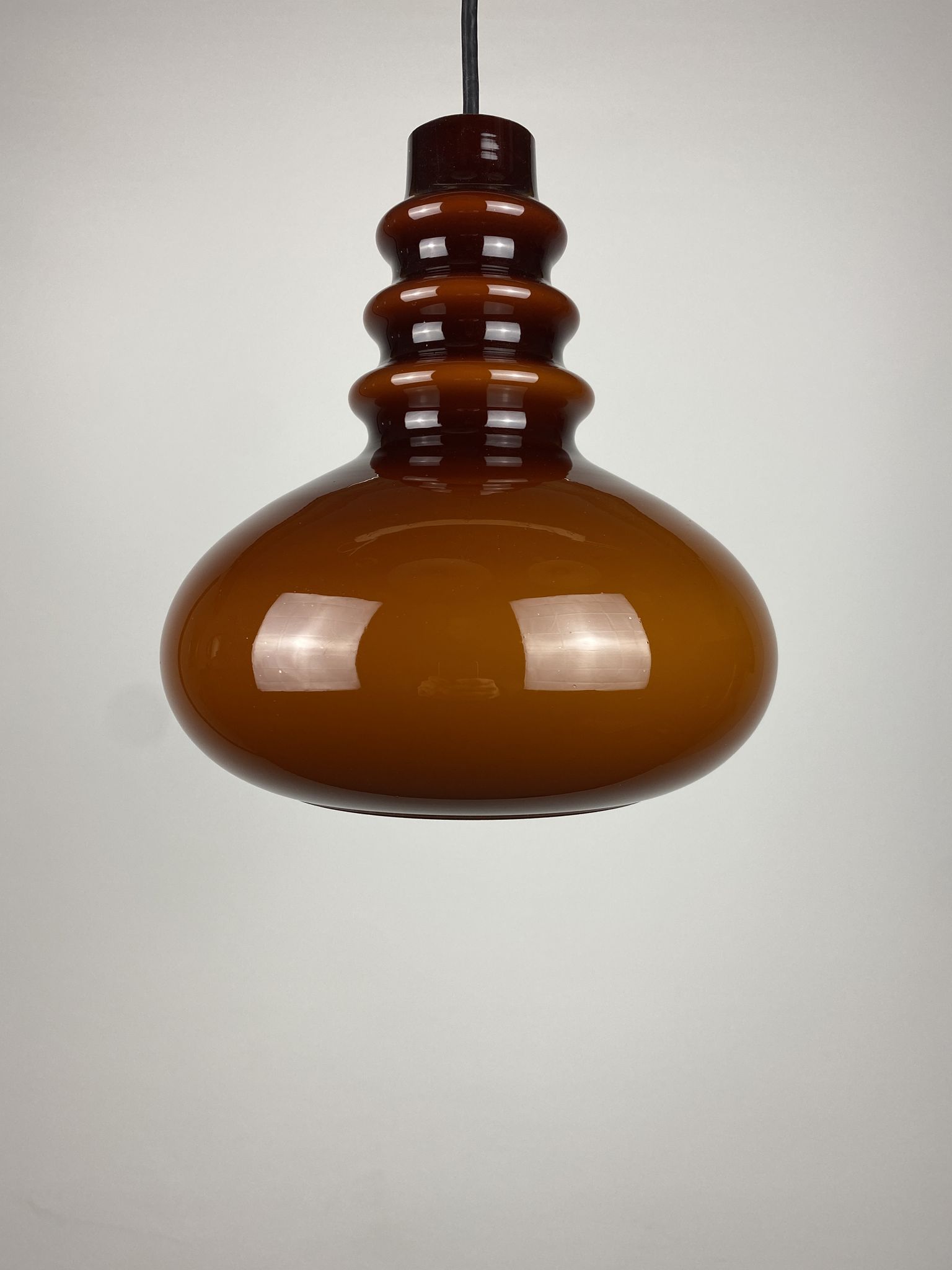 Suspension en verre brun foncé par Peill et Putzler 1960