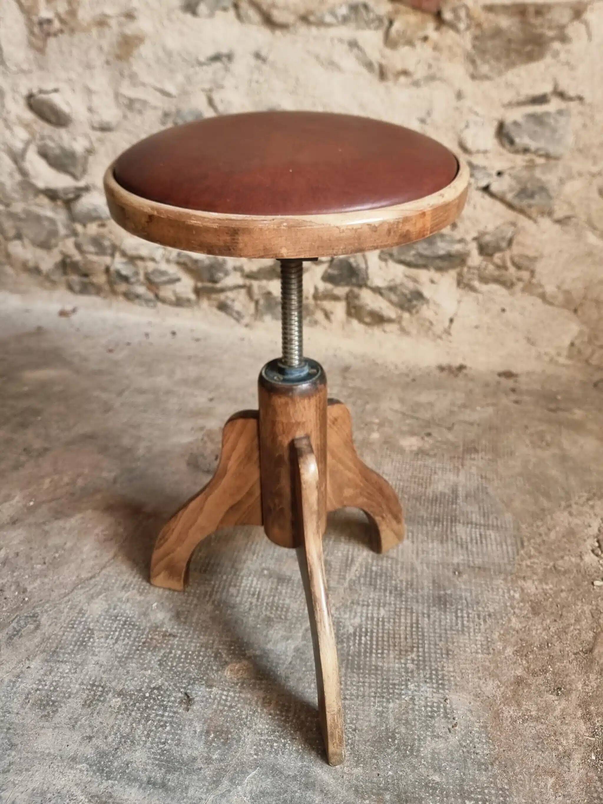 Tabouret français vintage en bois réglable, assise en skaï, années 1960