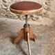 Tabouret français vintage en bois réglable, assise en skaï, années 1960