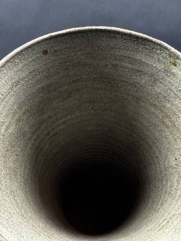 Pichet signé Alexandra Kostanda (1921-2011) Vallauris en grès émaillé années 60