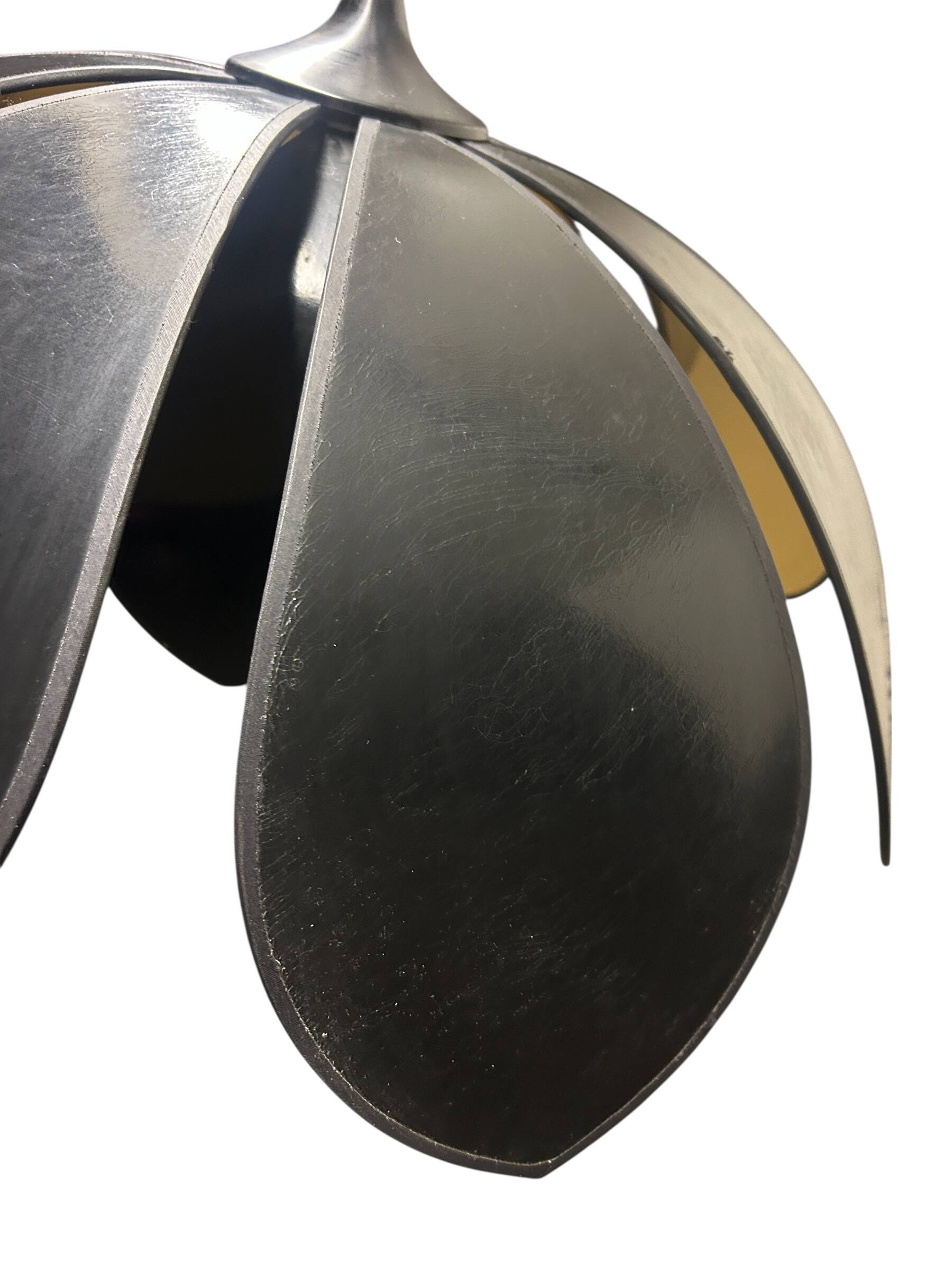 Suspension lotus Robert de Schuytener large format