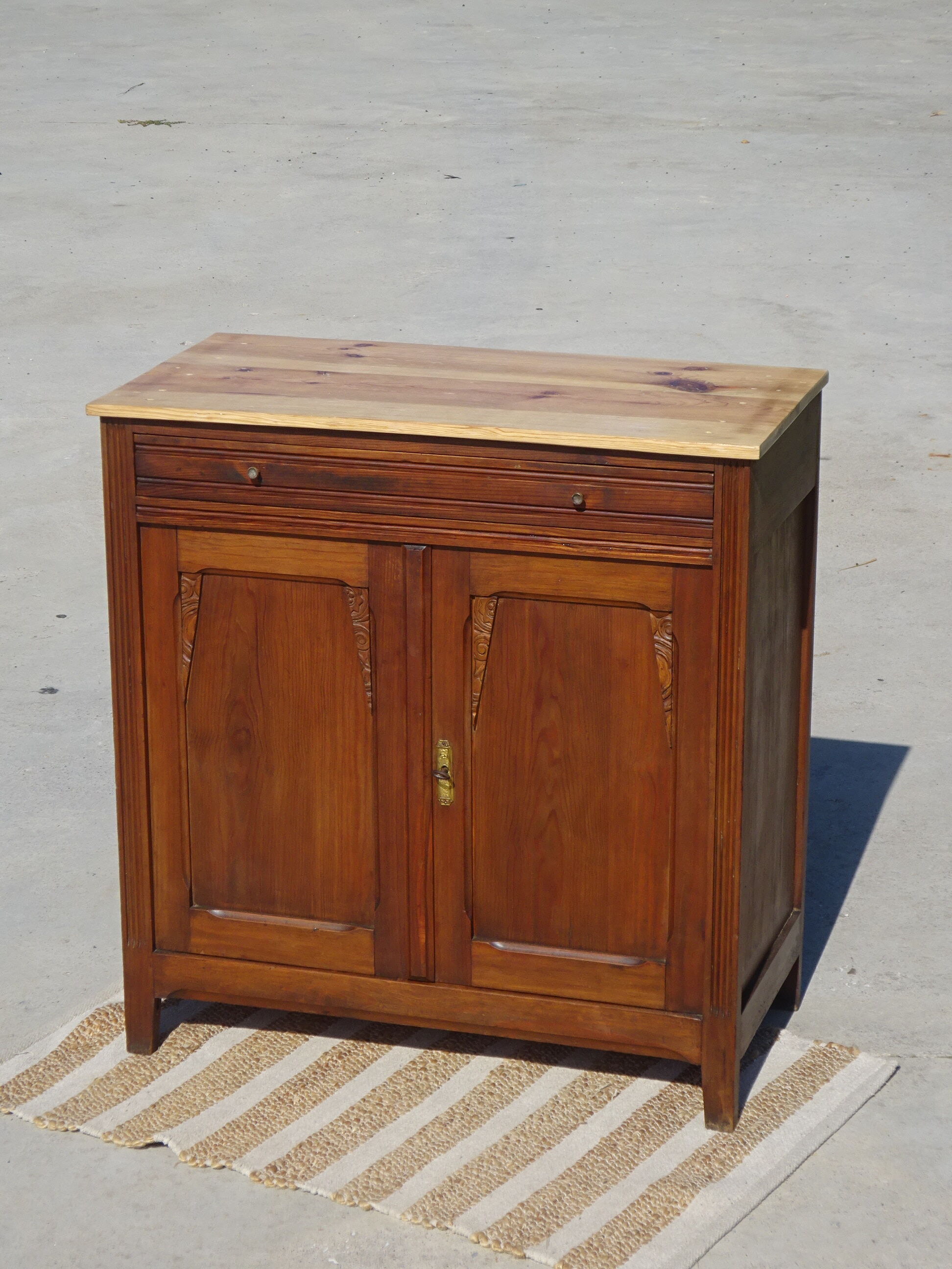 Ancien petit buffet Art Déco