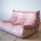 Canapé Togo 2 places en velours rose perle attribué à Michel Ducaroy pour Ligne Roset
