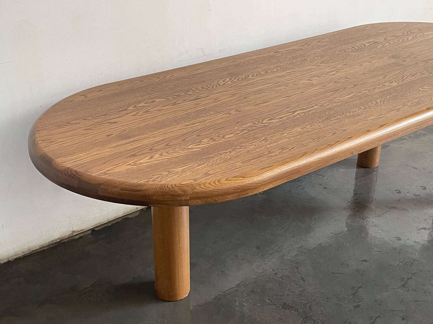 Grande table à manger en chêne massif. Années 1970