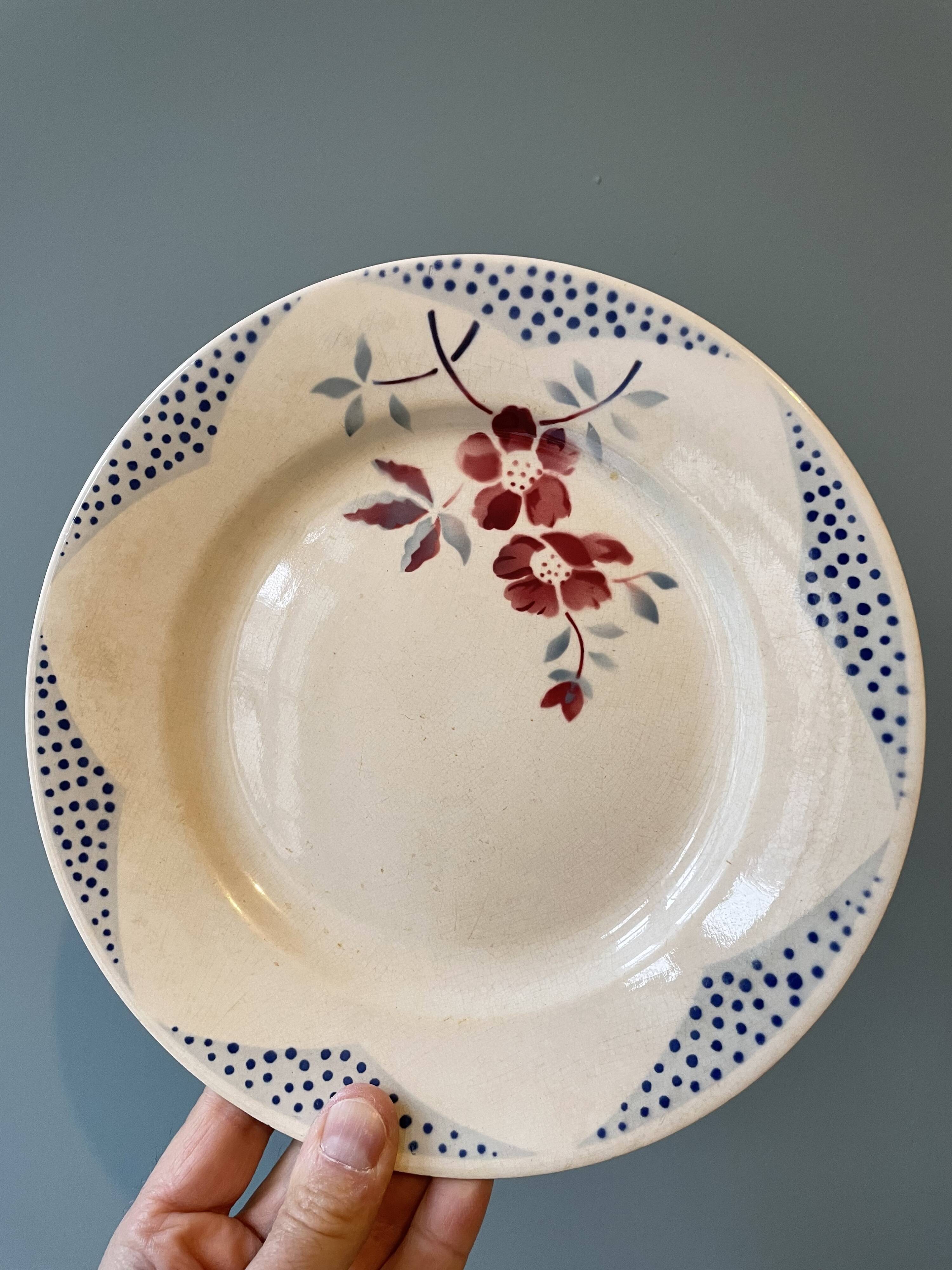 Set of 7 flat plates Digoin Sarreguemines, Barfleur model