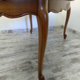 Regency style table with integrated extensions