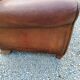 Paire de fauteuils club en cuir brun des années 30