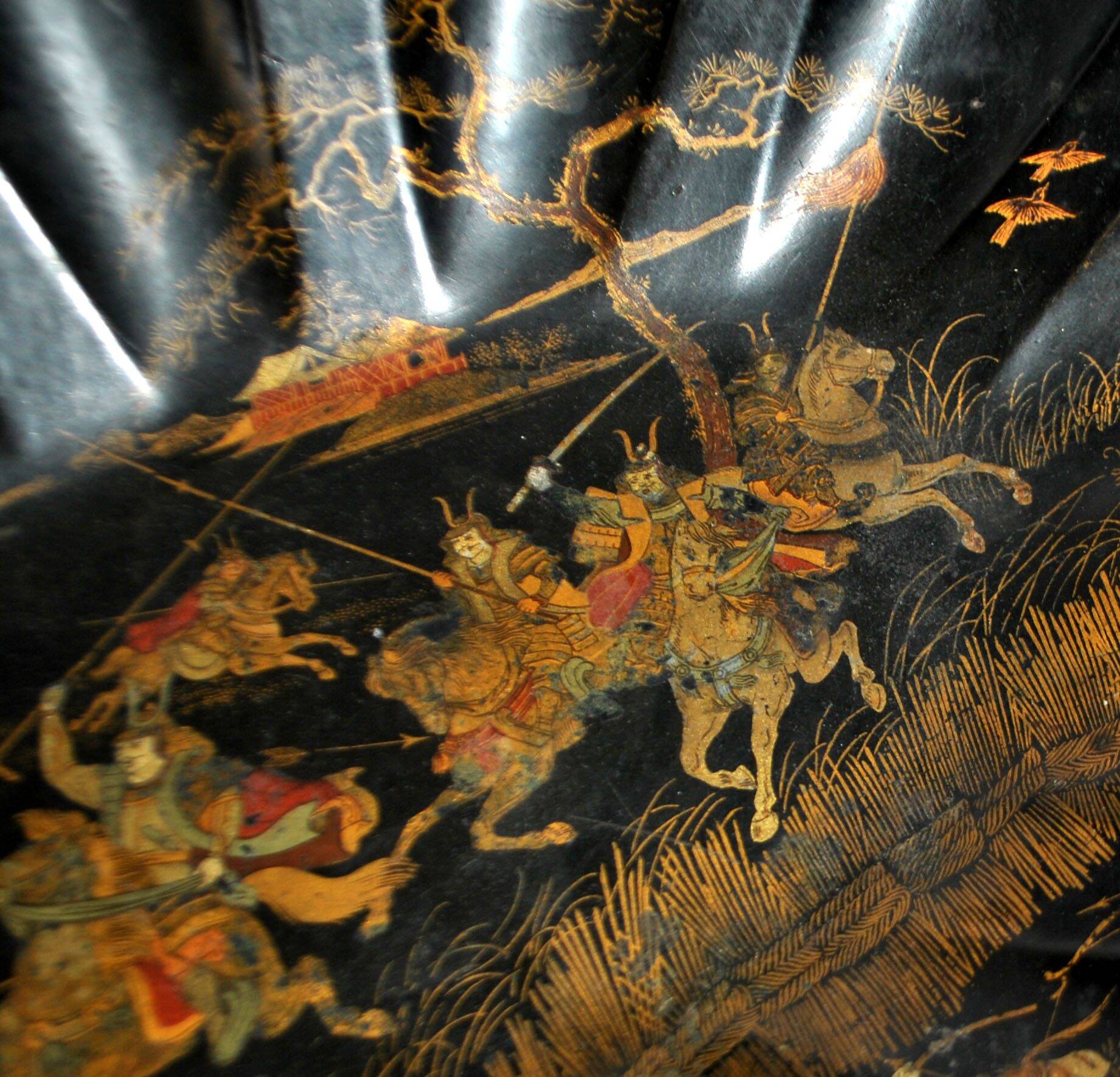 Chinese lacquer basket plateau Napoleon III with gold decoration, Japan combat, 19th century.